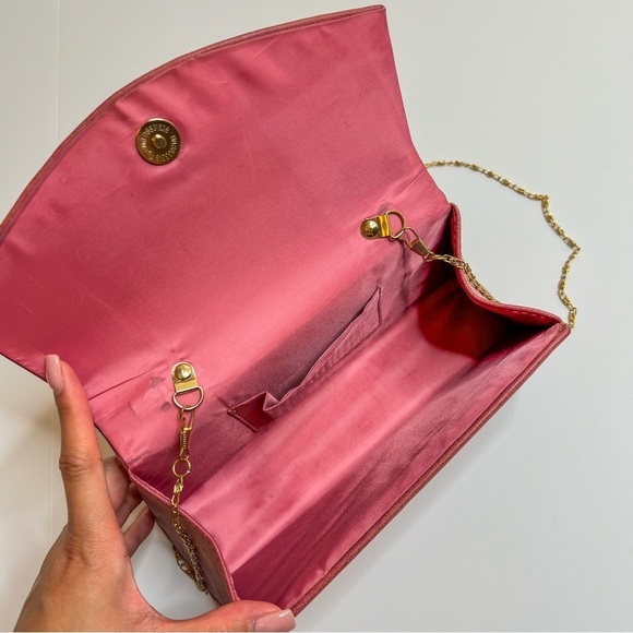 Small Red Crossbody Chain Clutch Handbag - Picture 3 of 3